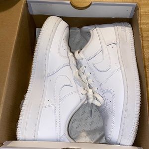 All white Air Force 1